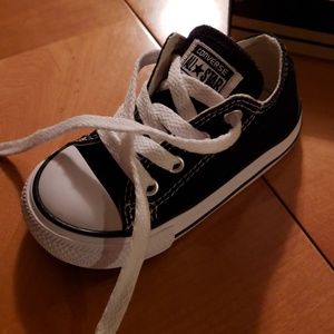 Converse chuck Taylor infant size 6